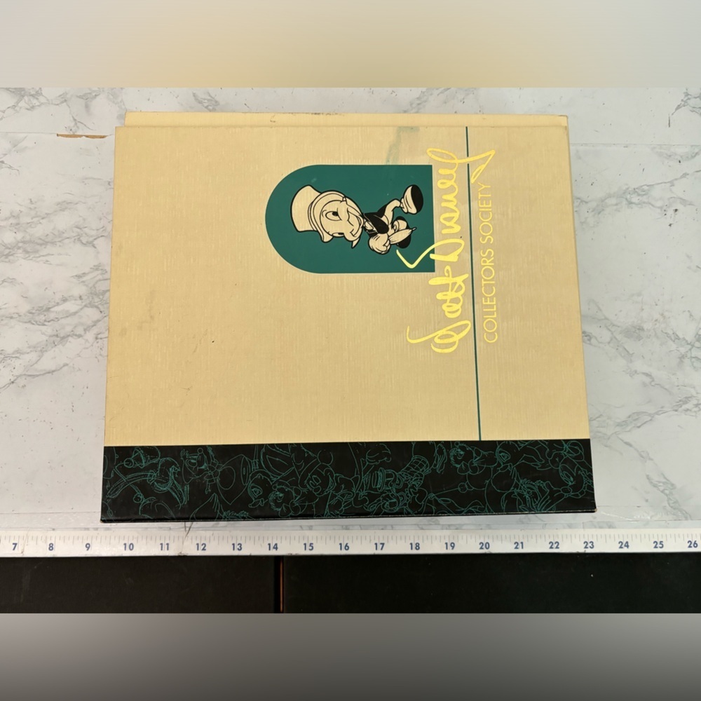 Walt Disney Collectors Society Magazine Box Vintage Book​​ - Picture 8 of 8